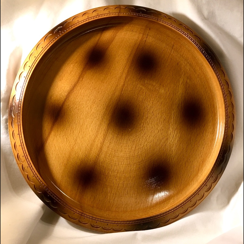 VINTAGE 1970s POLISHED WOOD CIRCULAR SERVING TRAY